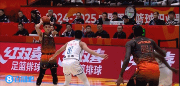 png电子平台扣得爽歪歪！高诗岩连续助攻库马杰吃饼暴扣&山东14-4梦幻开局！