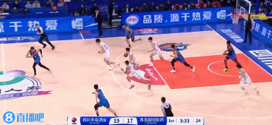 png电子网站这个动作可不该！于翔发力拉拽王睿泽胳膊被吹违体犯规