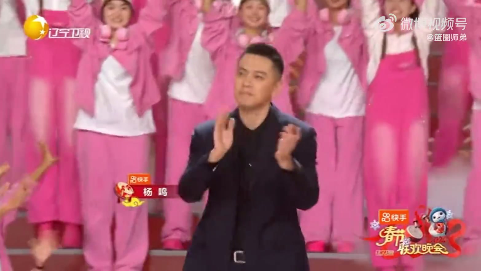 png电子官网辽篮现身辽视春晚：杨鸣西装运球 赵继伟还秀出暴扣😆