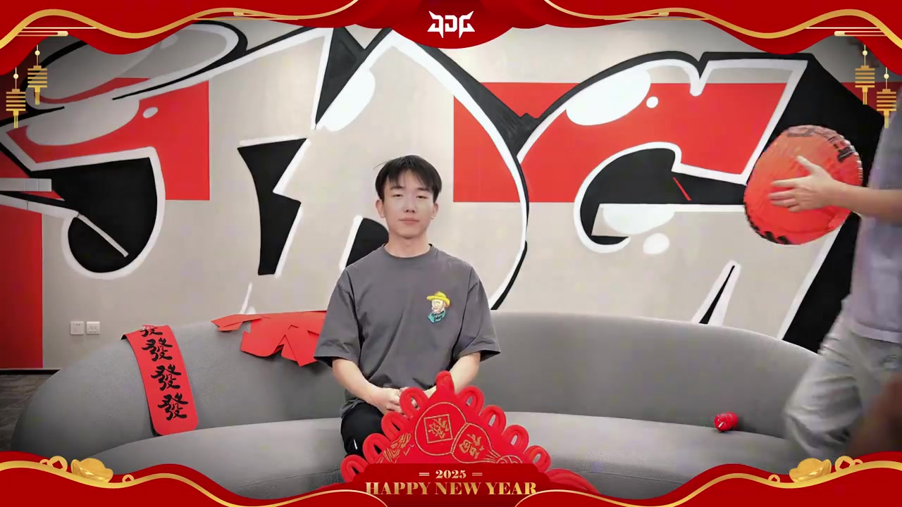 png电子网站JDG俱乐部送上新年祝福：金蛇携福至，家和万事兴，财源滚滚来！