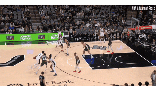 png电子官网文班亚马飞越扬尼斯；约基奇岿然不动