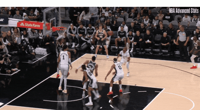 png电子官网文班亚马飞越扬尼斯；约基奇岿然不动