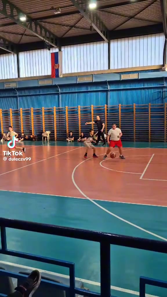 png电子平台在量产约老师吗🤣塞尔维亚青少年比赛 小胖子举手投足似曾相识