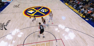 png电子平台根本没看筐！贾马尔-穆雷突破360度转身 篮下将球转进篮筐打2+1