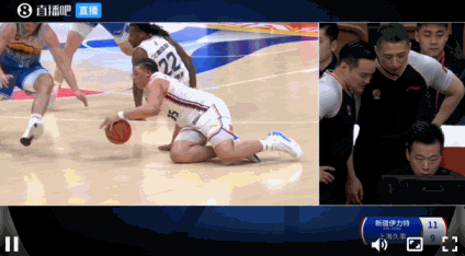 电子png游戏艾孜买提和洛夫顿争夺地板球 双方缠斗在一起  裁判判罚小胖违体