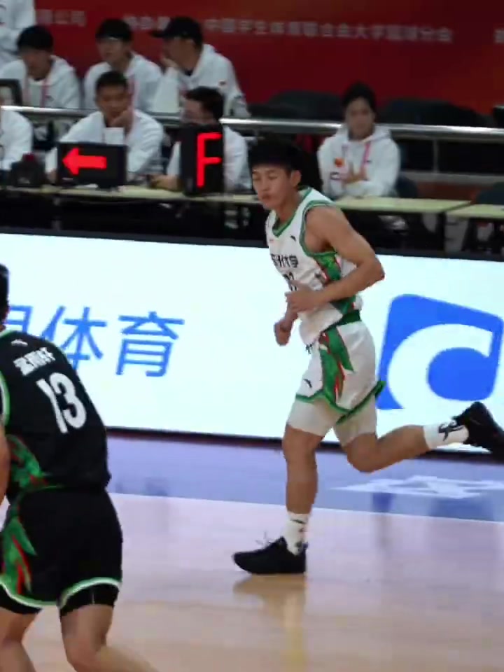 png电子平台🏎️球场法拉利！苏州大学10号吴锡鸿！