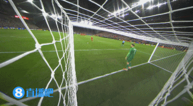 png电子平台努涅斯失点之后一直到杜埃制胜点球，镜头多达5次给到努涅斯特写
