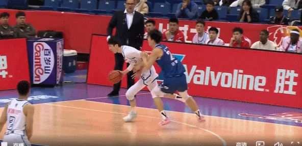 png电子强硬表现！杨瀚森强打马帝昂打进并造成犯规 紧接着大帽宁鸿宇