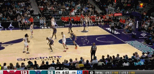 png电子平台潇洒！布泽利斯空切底线 接球腾空暴起双手背扣