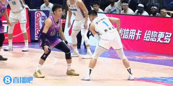 png电子平台手感火热！陈盈骏持球对抗防守 高难度后仰跳投压哨命中