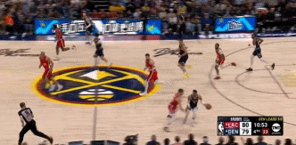 png电子网站有拉拽？威少对抗防守摔倒丢球 博格丹助攻小琼斯起飞暴扣