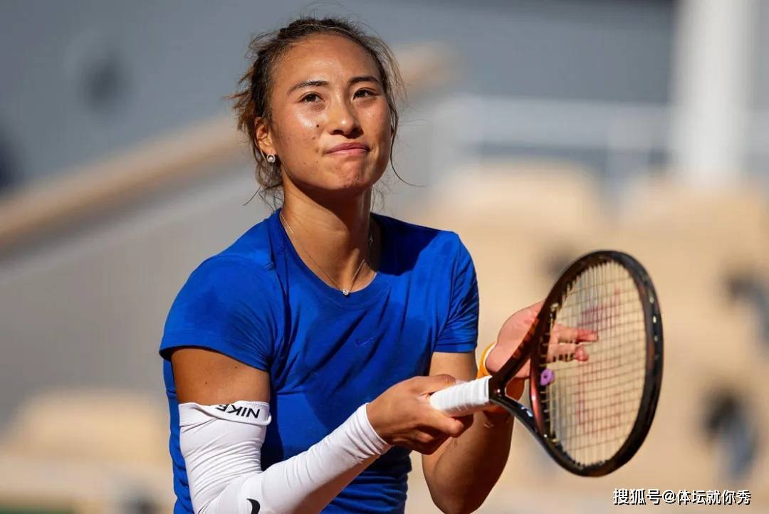 上上签！恭喜郑钦文，又碰萨巴伦卡，CCTV5直播，法网4强稳了