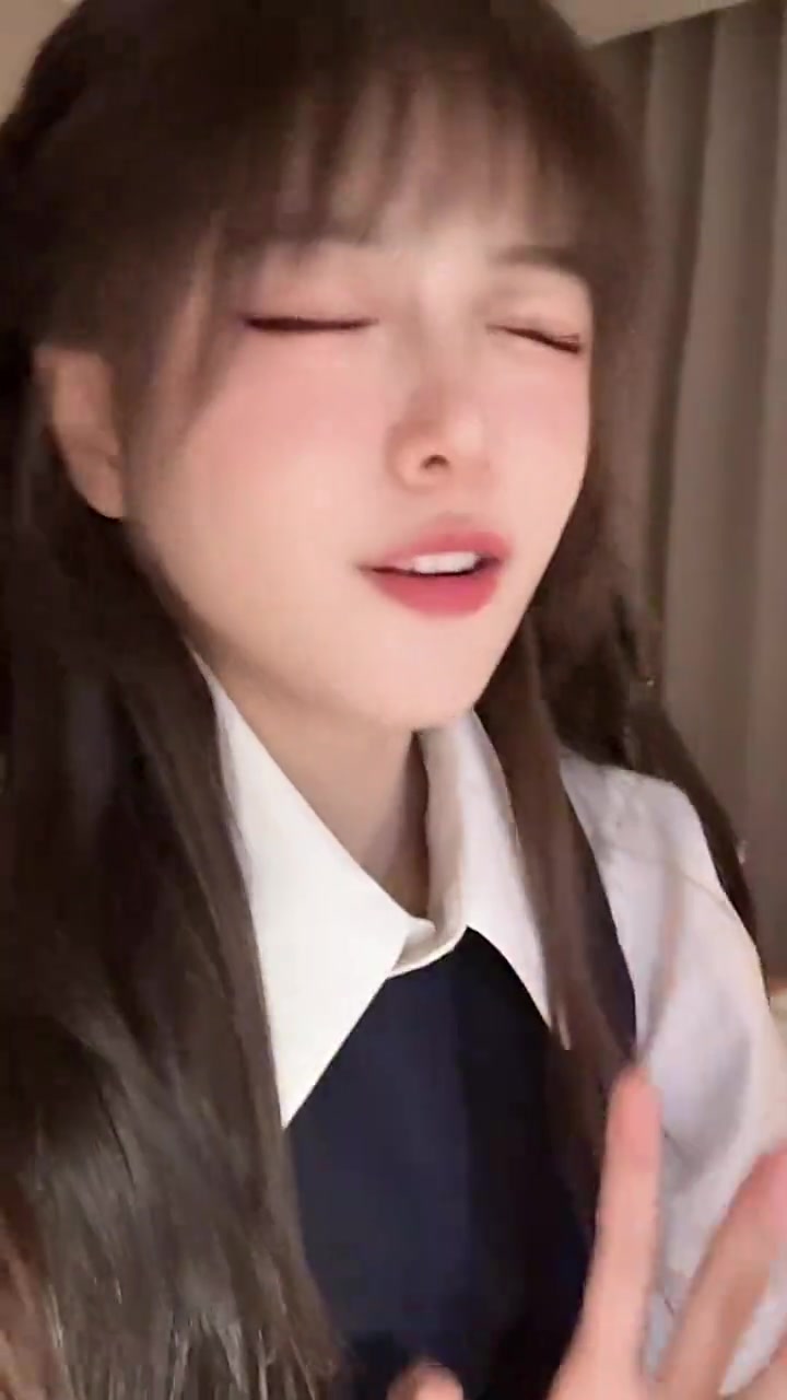 png电子LPL美女主持人骆歆清唱《跳楼机》：眼睛总是酸胀怎么回事