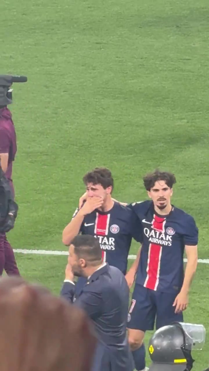 png电子网站还只是孩子😭20岁内维斯夺冠后痛哭，去年母亲离世今年独在异乡