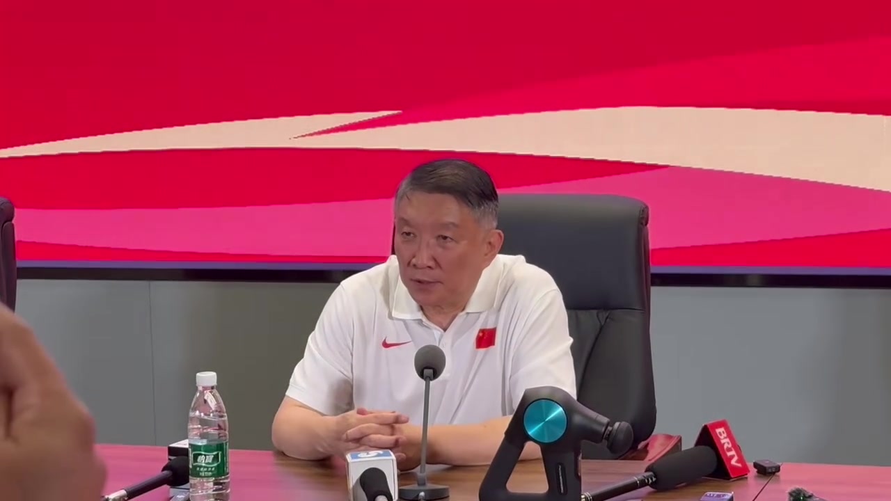 png电子平台宫鲁鸣：希望年轻队员更自觉提升自己 去抢到位置 而不是自然接班